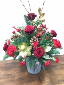 The Festive Table Arrangement